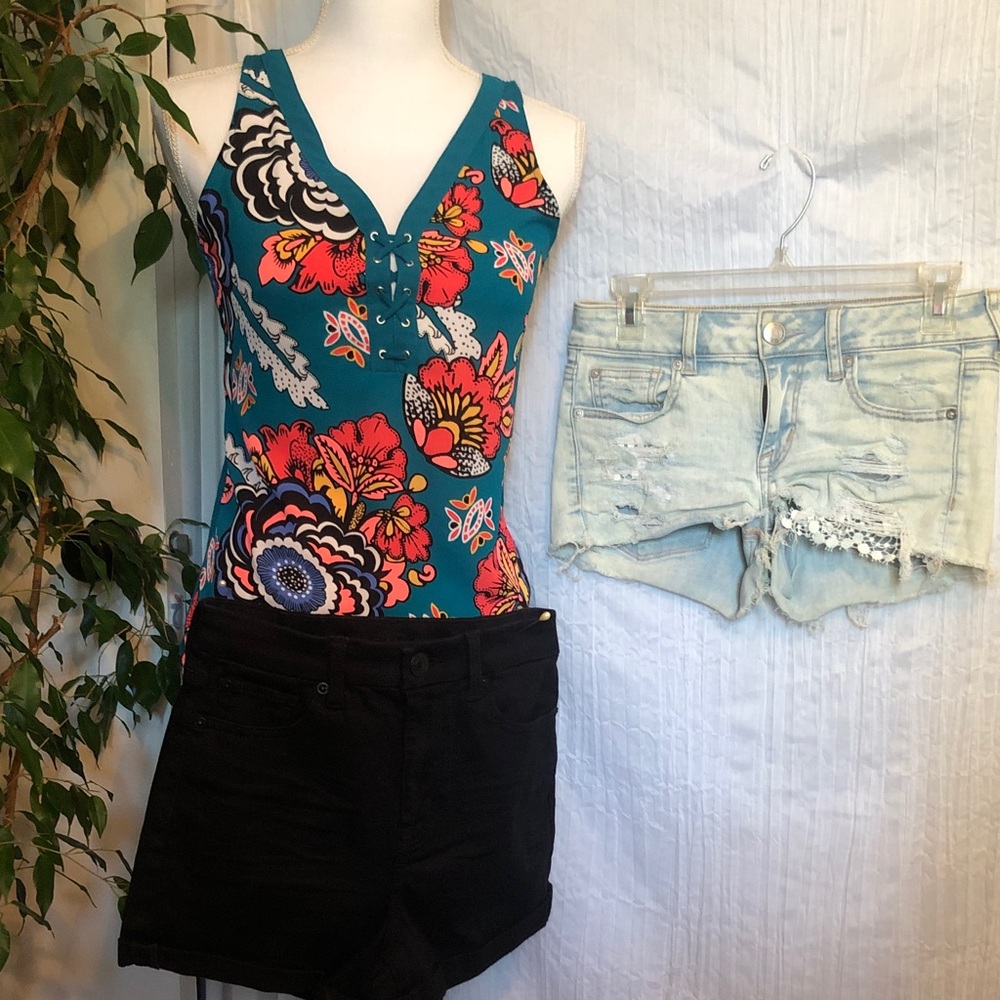 AMERICAN EAGLE lot of 2 denim shorts & Express size XS colorful tank top - Picture 1 of 15